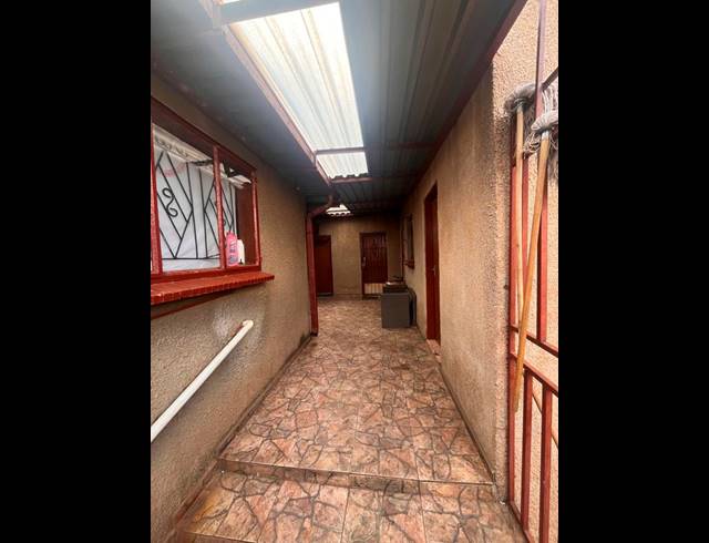 5 BEDROOM HOUSE FOR SALE IN INXIWENI